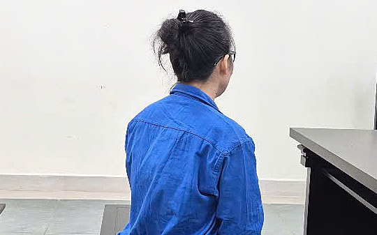 Cựu kế toán phường ở Hà Nội dùng sổ đỏ giả lừa tiền người nhà