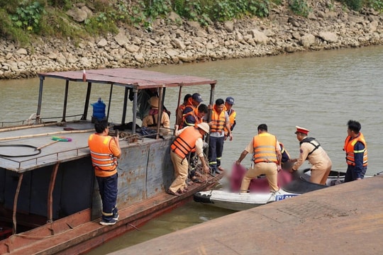 Lật tàu hút cát trên sông Hồng, một người chết