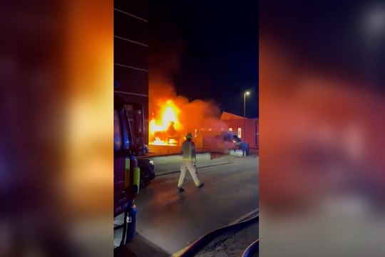 Loạt xe cứu thương của người Do Thái bị phóng hỏa giữa London