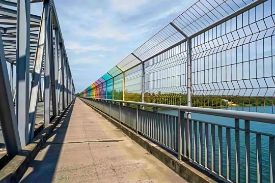 Lắp lưới thép, ngăn người nhảy cầu Bến Thủy