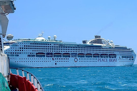 Hai khách Nhật nguy kịch trên du thuyền được đưa vào TP HCM cấp cứu