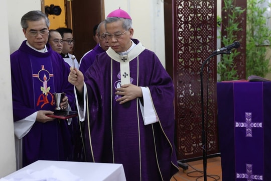 Thánh lễ đưa chân Đức Hồng y Gioan Baotixita Phạm Minh Mẫn