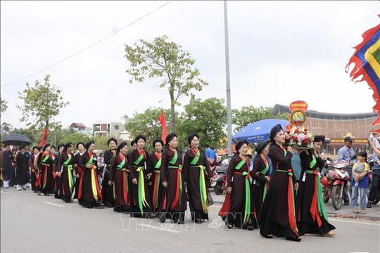 Về hội làng Diềm tưởng nhớ Vua Bà - Thủy tổ Quan họ