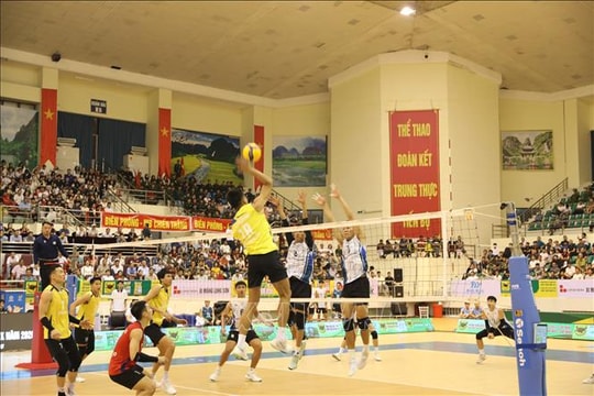 Nhiều trận đấu hay, hấp dẫn tại Giải bóng chuyền Cúp Hoa Lư - Bình Điền lần thứ 20