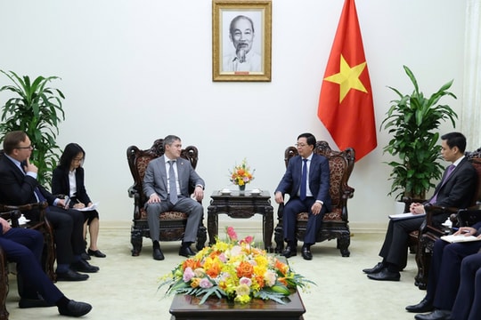 Phó Thủ tướng Hồ Quốc Dũng tiếp Thống đốc tỉnh Perm, Liên bang Nga