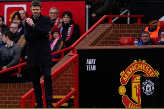 Owen: 'Man Utd sẽ đua vô địch nếu được Carrick dẫn dắt từ đầu'