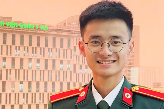 Thủ khoa Học viện Quân y được phong hàm Thượng úy