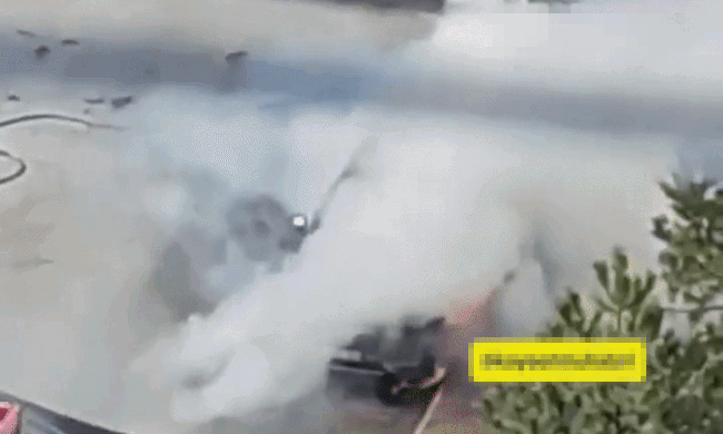 Phủ chăn kín ôtô điện để dập cháy