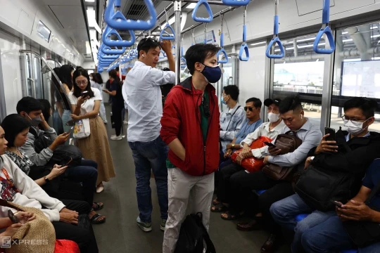 Khách đi tàu điện Bến Thành - Suối Tiên tăng đột biến