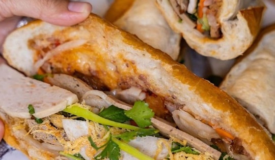 Tạm dừng hoạt động quán bánh mì ở Quảng Ngãi sau vụ 19 người nhập viện nghi ngộ độc