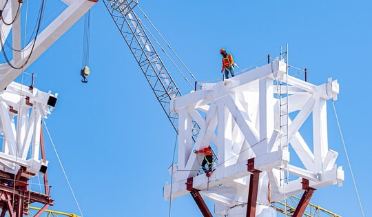 Cận cảnh nhà ga mới sân bay Phú Quốc bắt đầu lắp mái