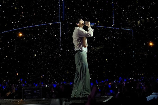 Galaxy S26 Ultra lưu giữ concert 20 năm của Super Junior tại TP.HCM