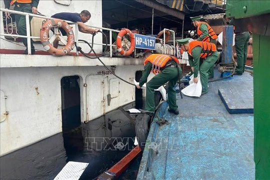 Tàu vận tải bất ngờ bị thủng đáy tại cảng Long Sơn