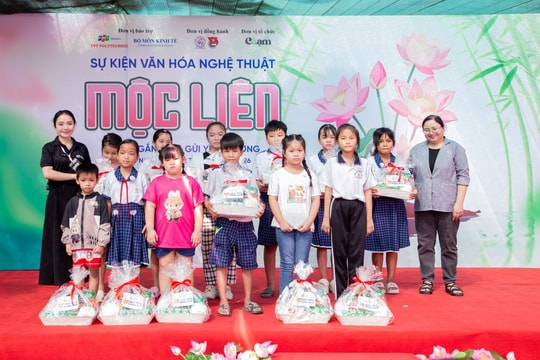 Trao quà cho các em học sinh khó khăn tỉnh Tây Ninh