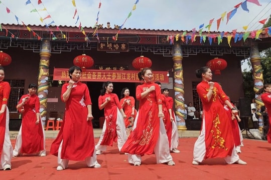 Ngôi làng ở Trung Quốc nói tiếng Việt, phụ nữ mặc áo dài, đánh đàn bầu