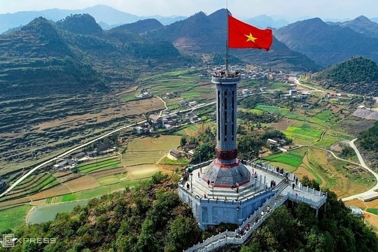 Nơi nào ở Việt Nam một con gà gáy ba nước cùng nghe?