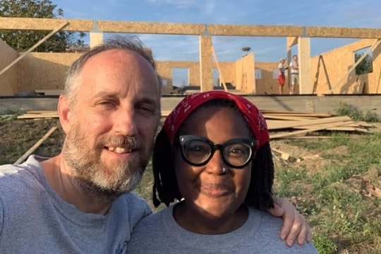 Cái giá của 10 năm 'đưa nhau đi khắp thế gian'