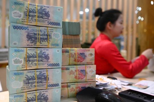 Áp lực vốn đẩy ngân hàng vào 'cuộc đua' lãi suất