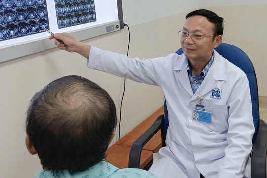 Bỏ trị ung thư để uống nước lá, quay lại viện khi đã hết cơ hội