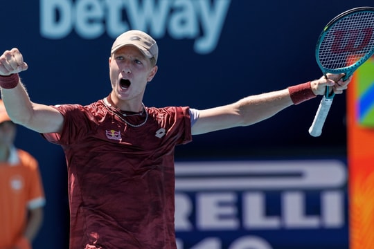 Tay vợt số 151 thế giới gây sốc ở Miami Mở rộng