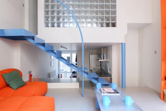 Căn hộ 45 m2 phối màu tương phản lấy cảm hứng từ phim hoạt hình