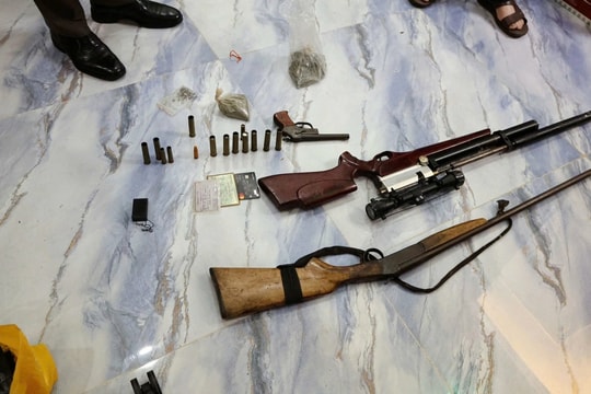 200 cảnh sát khám 28 điểm trong vụ 'xã hội đen núp bóng doanh nghiệp'