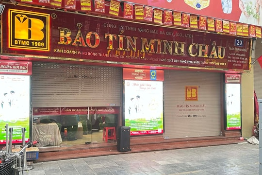 Nhiều công an xuất hiện tại các cửa hàng vàng Bảo Tín Minh Châu
