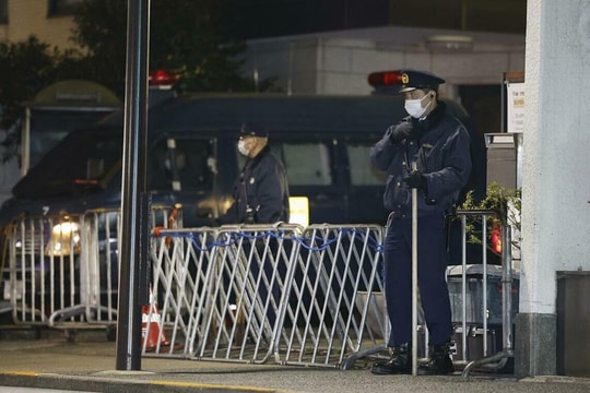 Thiếu úy quân đội Nhật mang dao xông vào sứ quán Trung Quốc