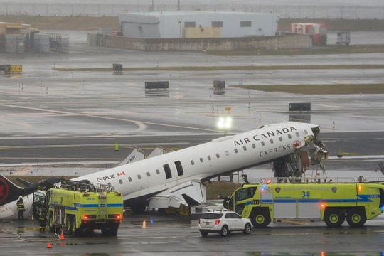 Hệ thống ngăn va chạm không hoạt động trong vụ máy bay nát mũi ở Mỹ