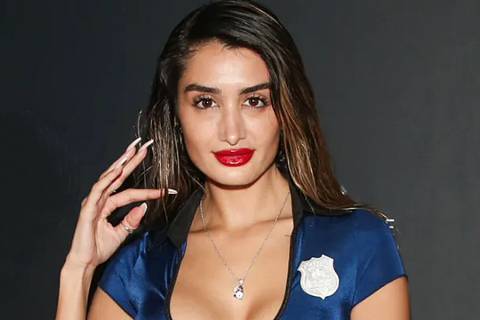 Người mẫu bị cáo buộc dụ tình nhiều đàn ông lớn tuổi giàu có