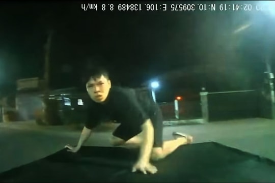 Nhiều người truy đuổi ôtô, đập phá vì 'hiểu nhầm'