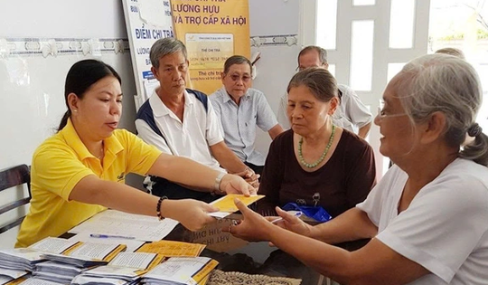 Giá cả leo thang, lương hưu “đuối sức”