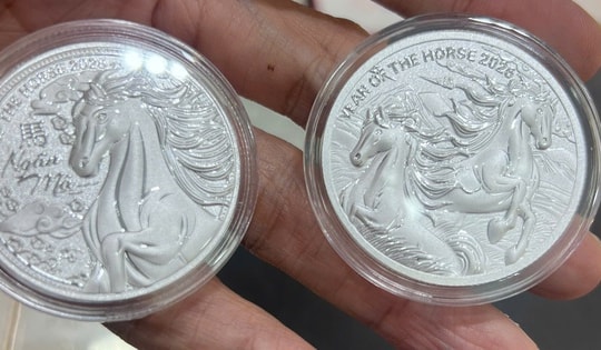 Giá bạc hôm nay 25-3: Tăng nhanh hơn vàng, xấp xỉ 3 triệu đồng/lượng