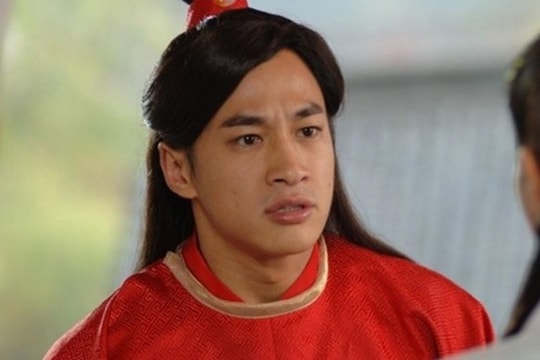 Hà Nhuận Đông bất ngờ gây chú ý