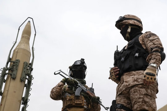 Báo Iran: Tehran huy động hơn 1 triệu binh sĩ đối phó bộ binh Mỹ