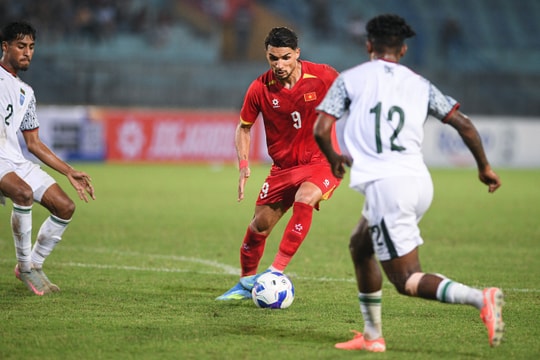 Ra mắt tuyển Việt Nam, Đỗ Hoàng Hên chơi bùng nổ trước Bangladesh