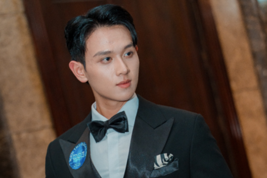 Nam vương điển trai, gây sốt với phần thi ứng xử