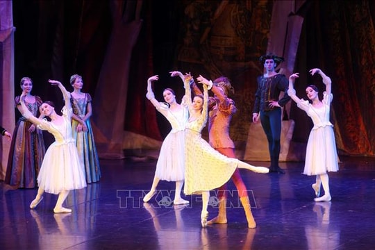 Các nghệ sĩ ballet danh tiếng biểu diễn tác phẩm kinh điển 'Romeo and Juliet' ở Hà Nội