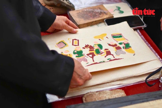 Tranh Đông Hồ tái sinh trên không gian số