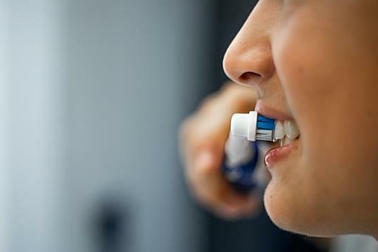 Bỏ đánh răng sáng hay tối nguy hiểm hơn?