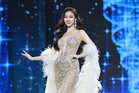 Thí sinh Miss Grand Thái Lan gặp sự cố rơi răng giả