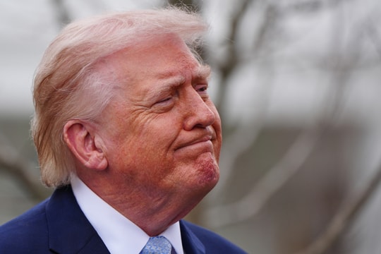 'Món quà lớn' của Iran cho ông Trump có thể là vài tàu dầu qua Hormuz