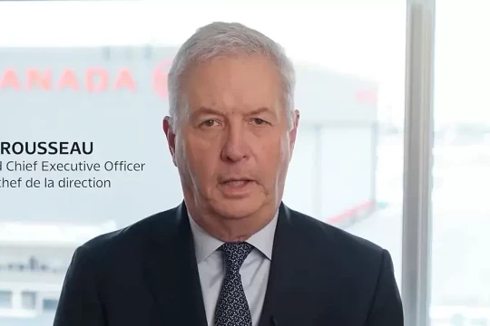 CEO Air Canada hứng chỉ trích vì thông điệp chia buồn chỉ bằng tiếng Anh