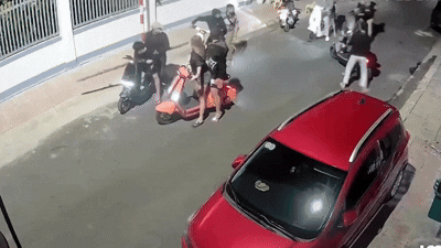 Mâu thuẫn trên TikTok, hai nhóm học sinh hỗn chiến