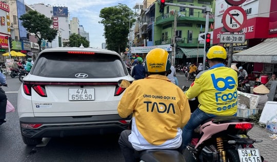 Các hãng xe công nghệ tiếp tục hỗ trợ tiền xăng cho đối tác tài xế đến hết tháng 3