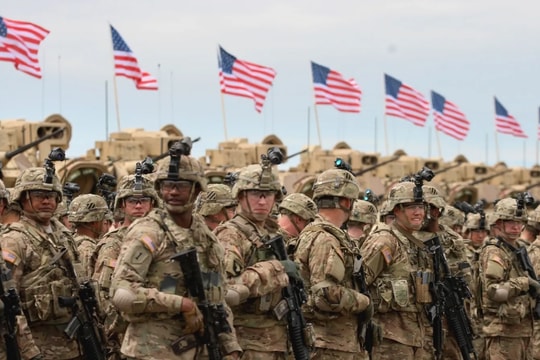 Ông Trump cân nhắc điều thêm 10.000 bộ binh tới Trung Đông