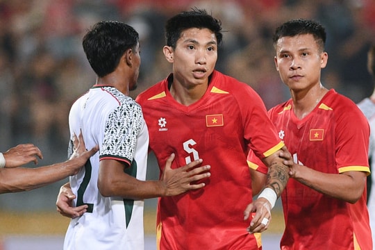 Cận cảnh khoảnh khắc Đoàn Văn Hậu tái xuất ở tuyển Việt Nam sau 3 năm