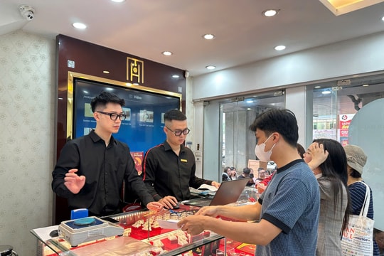 Thị trường vàng ngày 27/3: Giá vàng tăng nhẹ, người mua và bán giao dịch thận trọng hơn