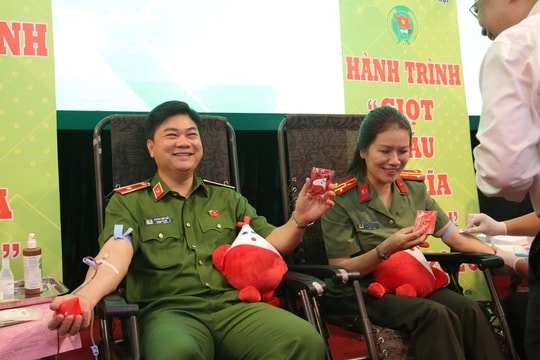 Hành trình 'Giọt máu nghĩa tình': Lan tỏa nghĩa cử cao đẹp trong công an Thủ đô