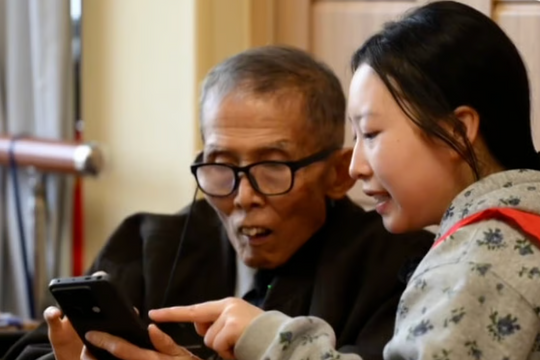 Cuộc sống ở viện dưỡng lão của cô gái 25 tuổi